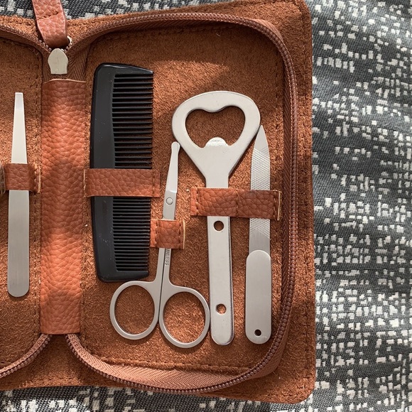 NWOT 10-Piece Grooming Kit - Picture 11 of 14